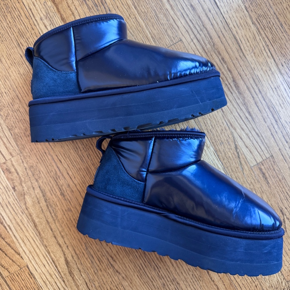 UGG Ultra Mini Platform Hi Shine Boots Navy NIRD Women’s 7